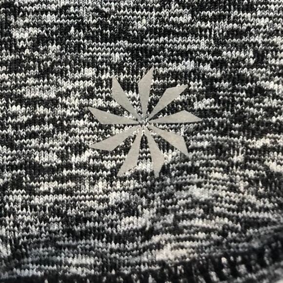 ATHLETA 1/4 zip long sleeve top with zippered pocket in gray size medium - Picture 11 of 12